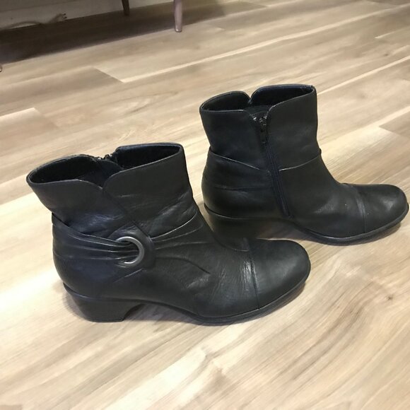 Clarks Ladies Black Leather Ankle Boots Size 9 - Picture 5 of 6